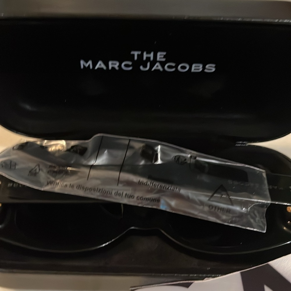 New Marc Jacobs Black Sunglasses - Picture 4 of 6